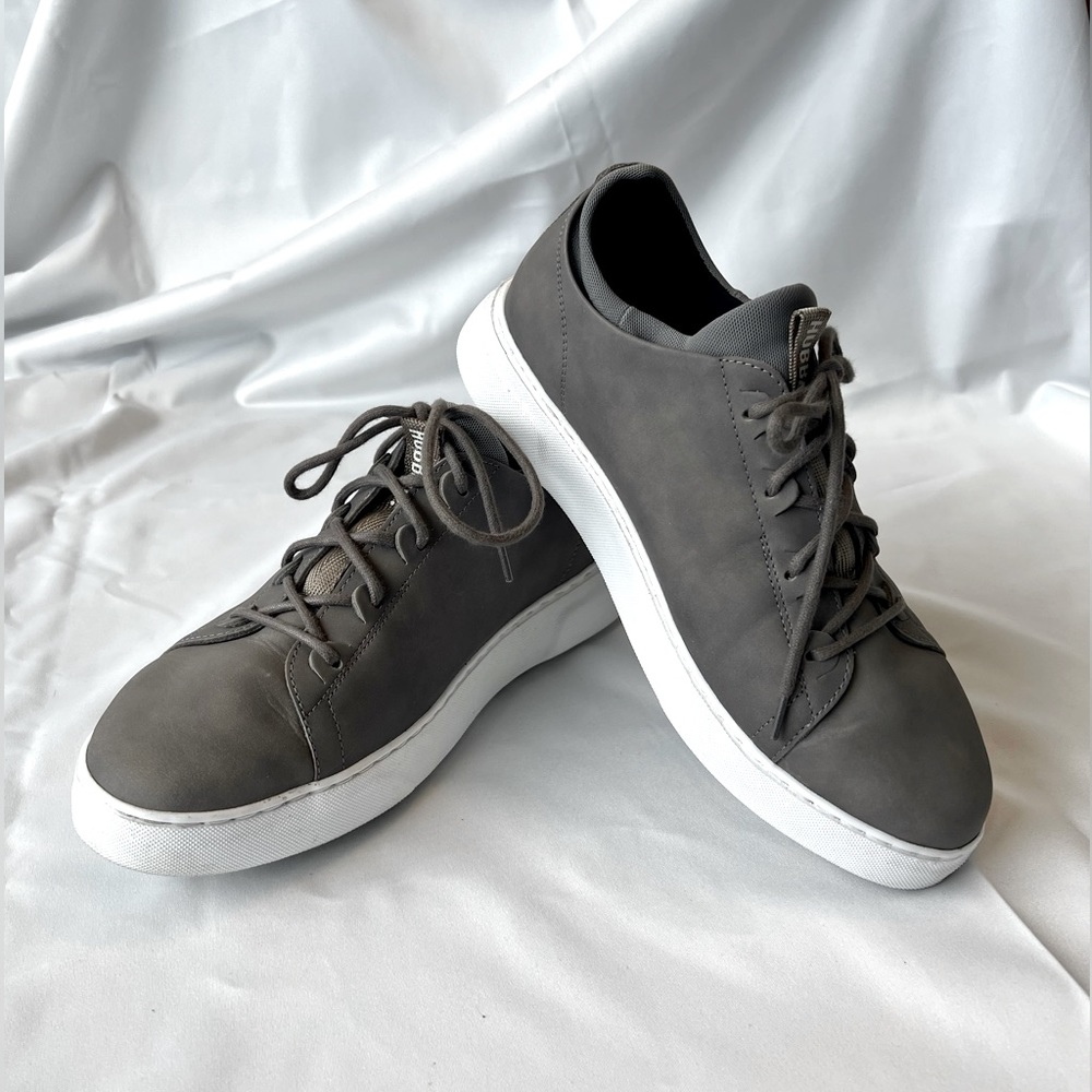 Hubbard Flight gray leather Sneakers sz 9